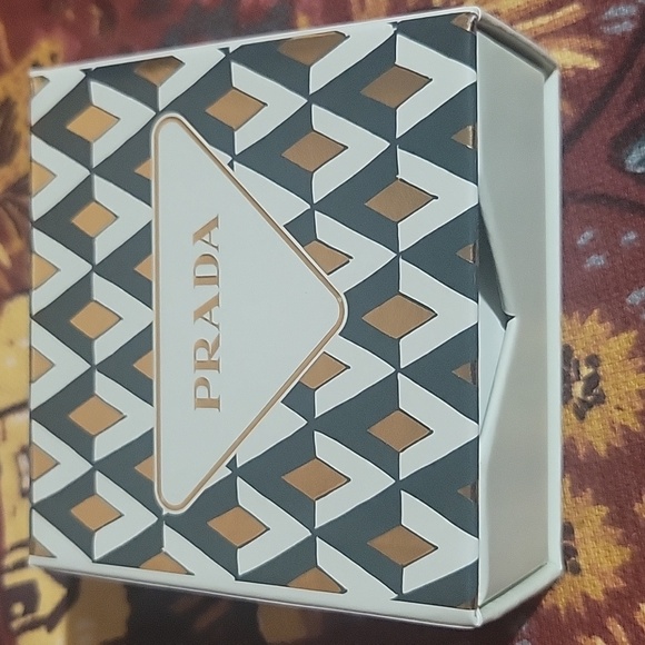 PRADA Mini Lip Balm Gift Set ♤♤ - Picture 3 of 10
